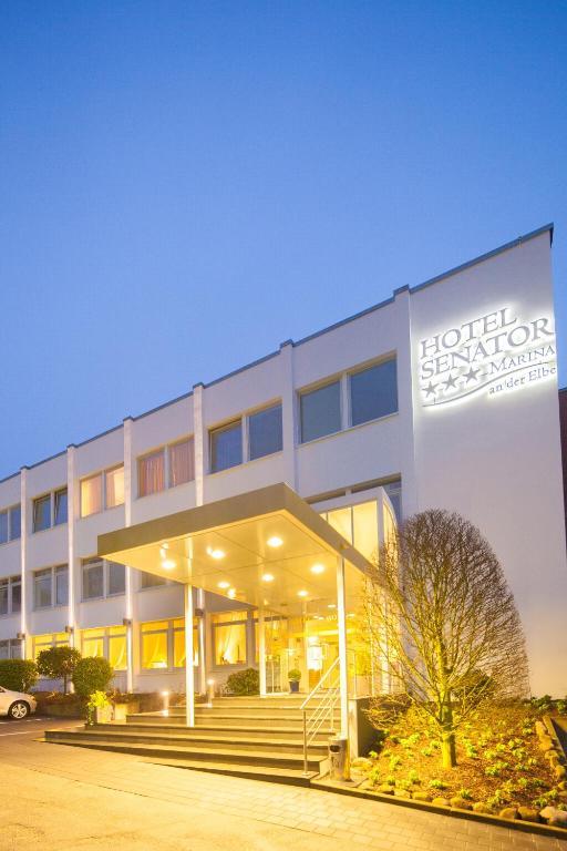 Hotel Senator Marina Wedel Exterior photo